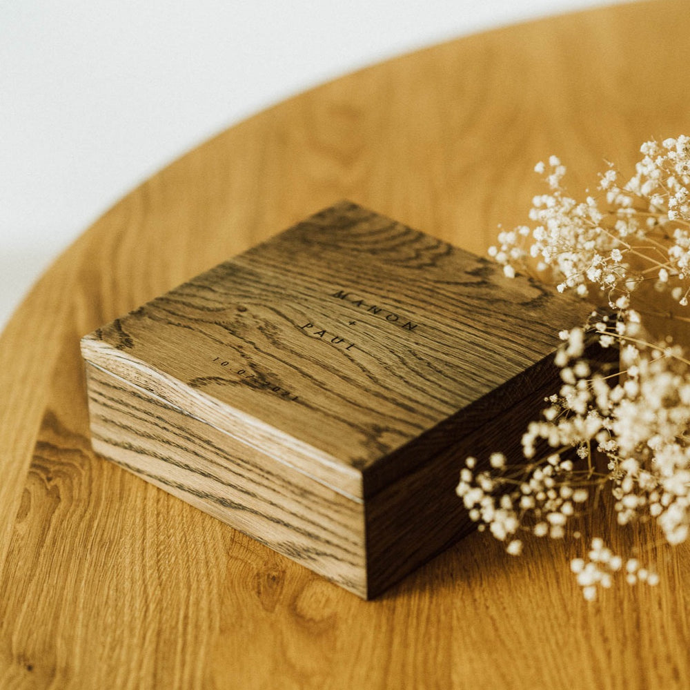 Square Oak Box for 4x6 prints with divider | Color - Smoked Oak