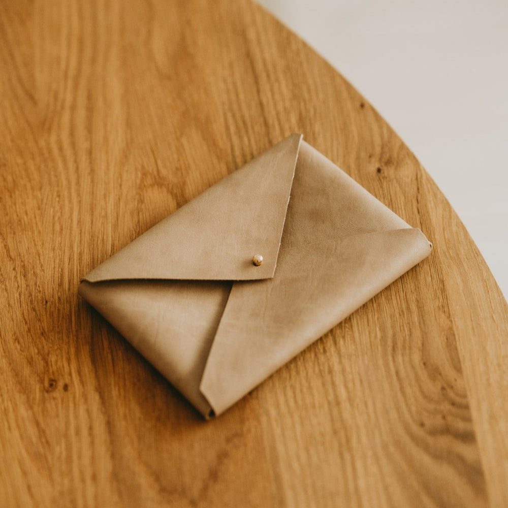 Vegan Leather envelope for prints | Beige