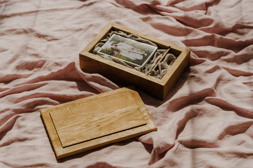 Custom Oak Photo Box for 4x6 & 5x7 Prints, Rustic Handmade Wedding & Memory Storage, Unique Gift