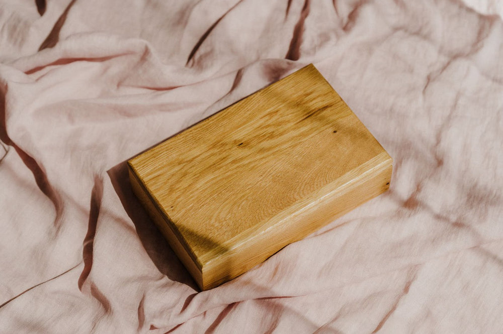 Custom Oak Photo Box for 4x6 & 5x7 Prints, Rustic Handmade Wedding & Memory Storage, Unique Gift
