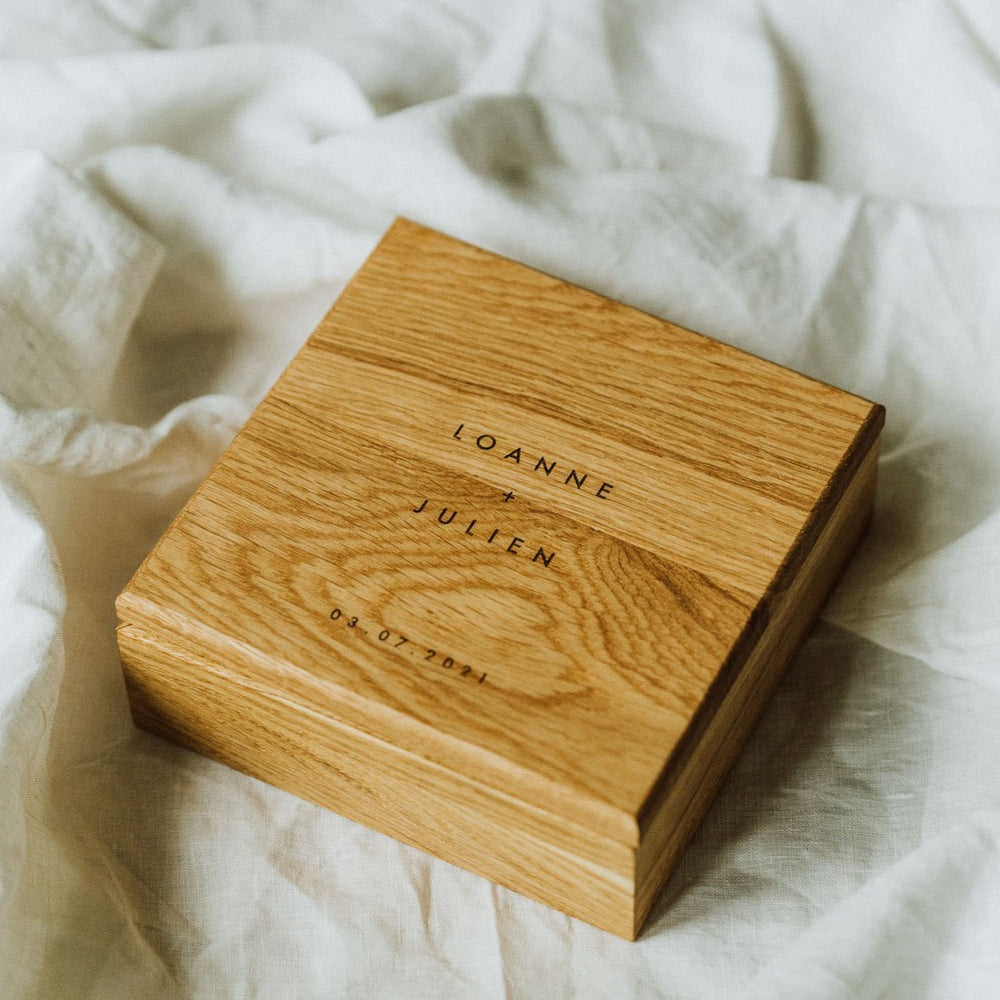 Square Oak Box for 4x6 prints with divider | Color - Natural