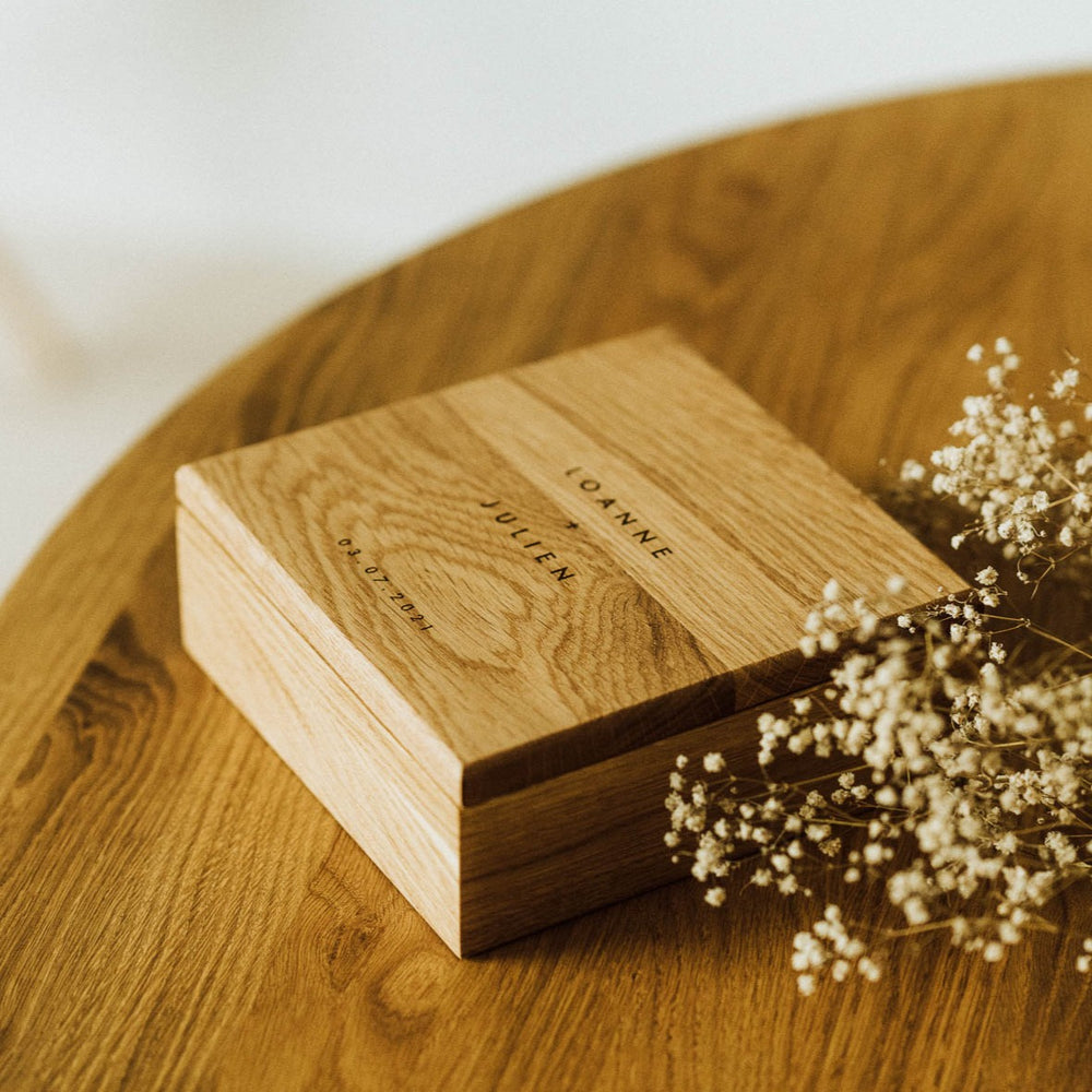 Square Oak Box for 4x6 prints with divider | Color - Natural