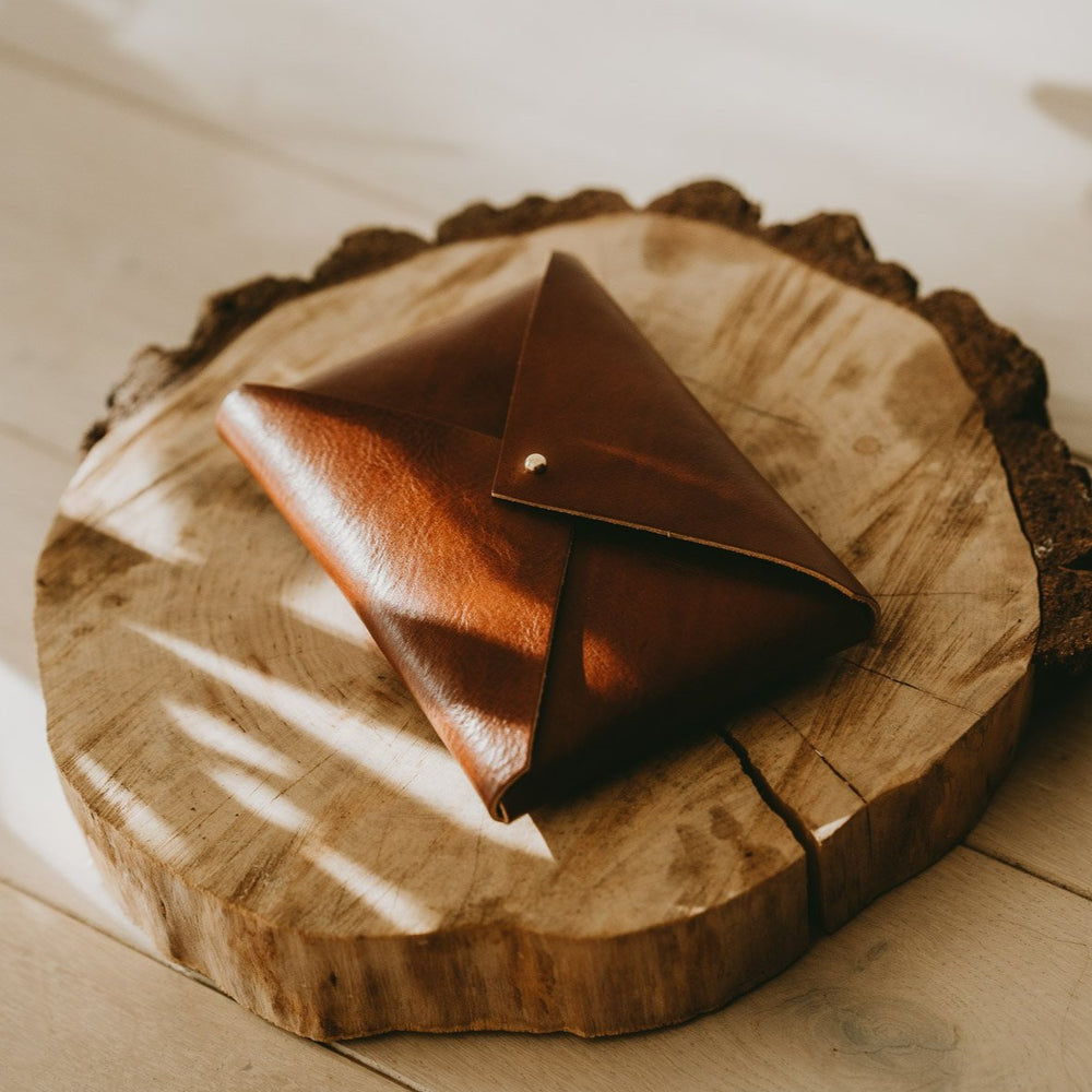 Rustic style vegetable tanned leather envelope for prints | Honey brown