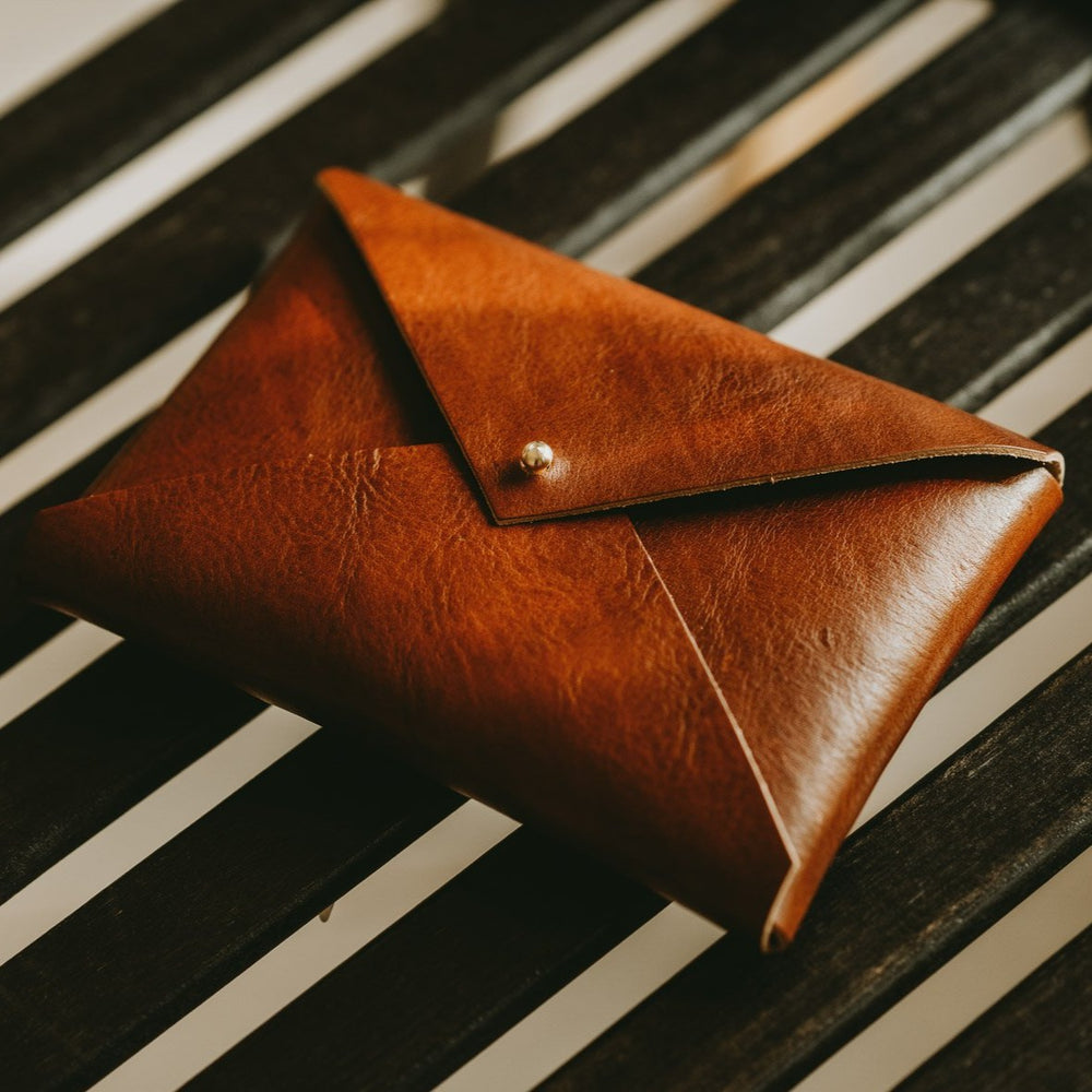 Rustic style vegetable tanned leather envelope for prints | Honey brown