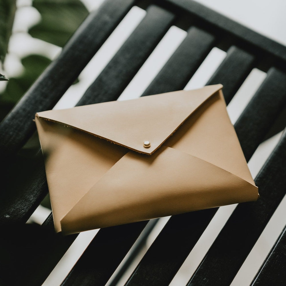 Natural vegetable tanned leather envelope for prints
