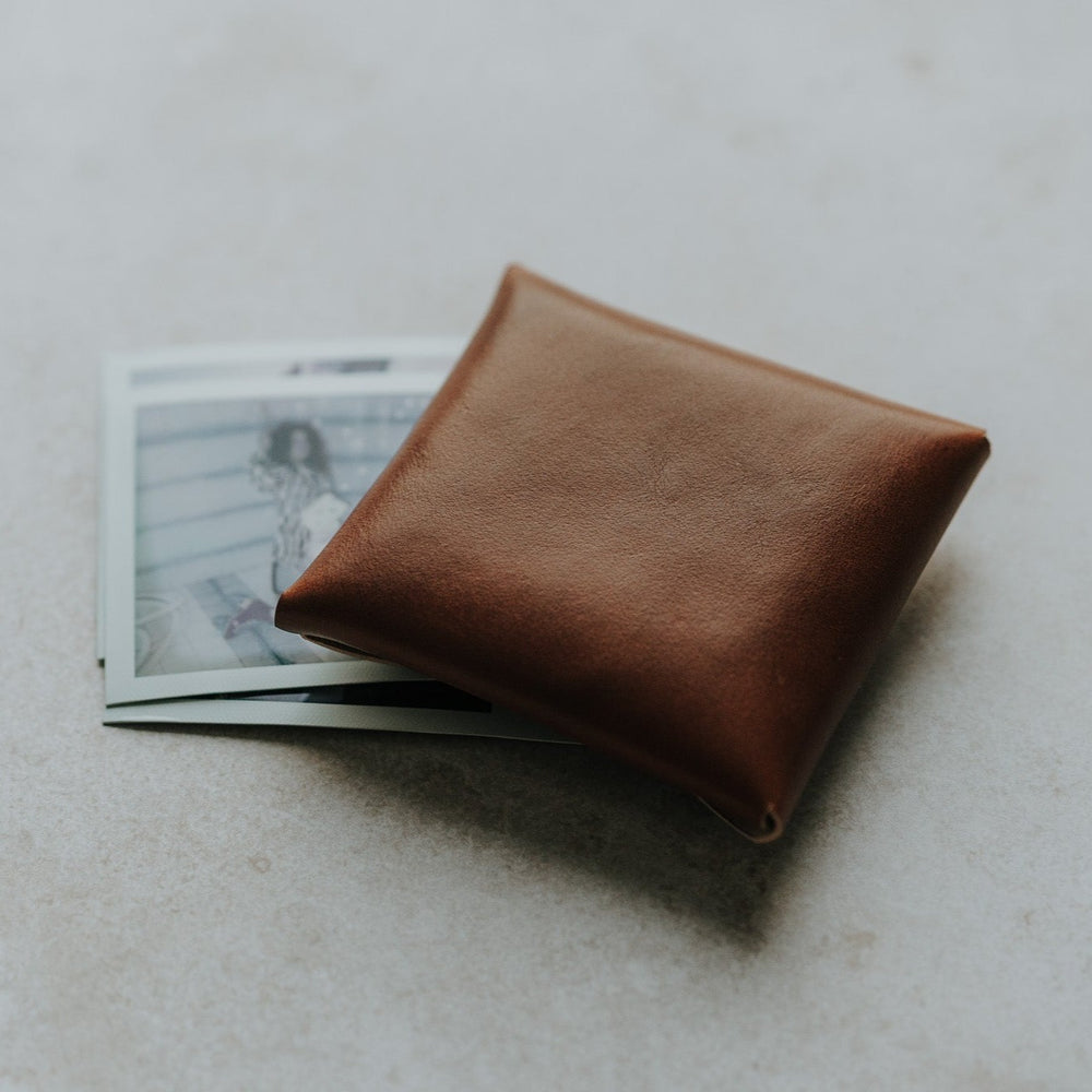 Rustic style vegetable tanned leather pouch for Polaroids | Honey brown